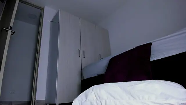 Skarleth69 online show from 09-26-25, 01:45