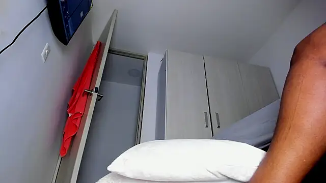 Skarleth69 online show from 03-10-26, 12:09