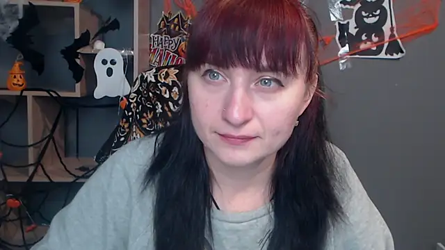 Snapshot of NinaFlawlees chatting on 10-20-25, 12:06 NinaFlawlees online show from 10-20-25, 12:06