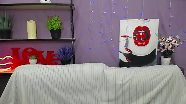 Snapshot of NinaFlawlees chatting on 03-15-25, 10:00 NinaFlawlees online show from 03-15-25, 10:00