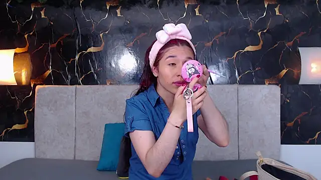 adriscute online show from 03-27-26, 12:06