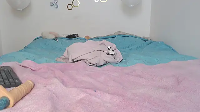 adriscute online show from 03-10-25, 07:55