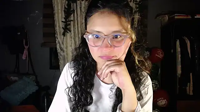 Hathorlove online show from 12-17-25, 03:22