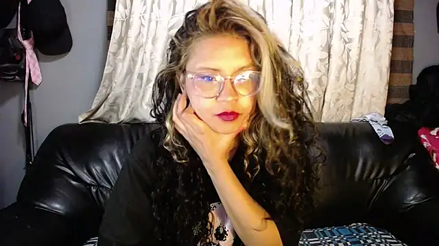 Snapshot of Hathorlove chatting on 01-07-25, 11:14 Hathorlove online show from 01-07-25, 11:14