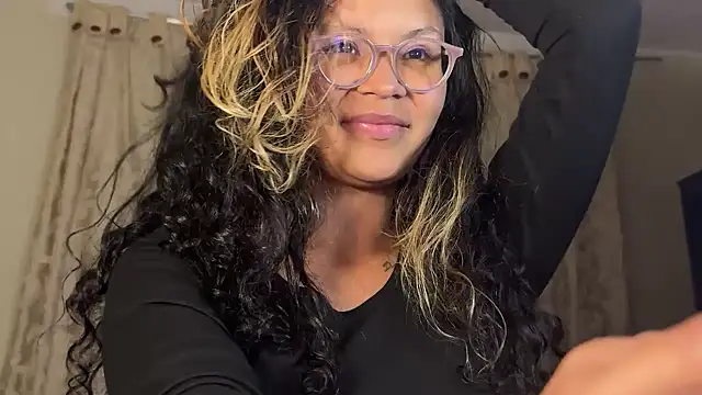 Snapshot of Hathorlove chatting on 06-19-26, 05:24 Hathorlove online show from 06-19-26, 05:24