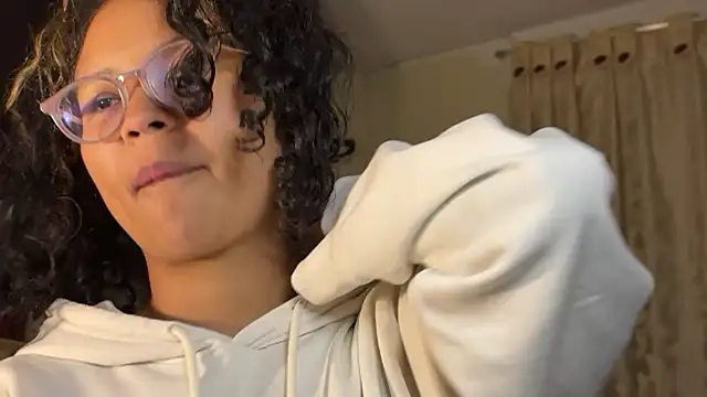 Snapshot of Hathorlove chatting on 07-18-26, 10:13 Hathorlove online show from 07-18-26, 10:13