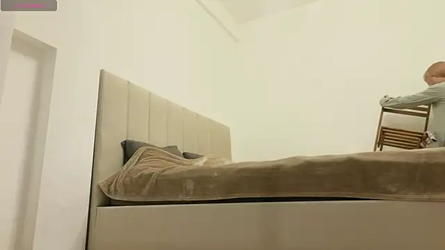 Snapshot of zelda_1 chatting on 01-18-26, 06:33 zelda 1 online show from 01-18-26, 06:33