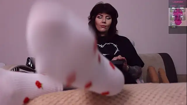 Luna Blake online show from 11-17-25, 01:48