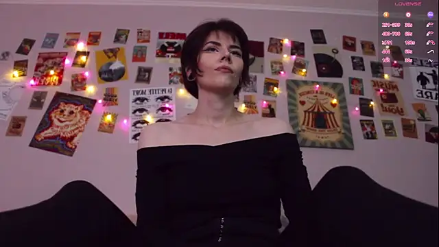 Snapshot of Luna_Blake chatting on 06-21-26, 05:52 Luna Blake online show from 06-21-26, 05:52