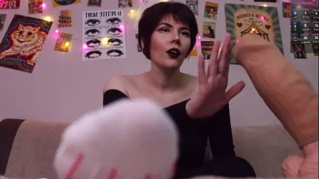 Luna Blake online show from 04-30-26, 04:25