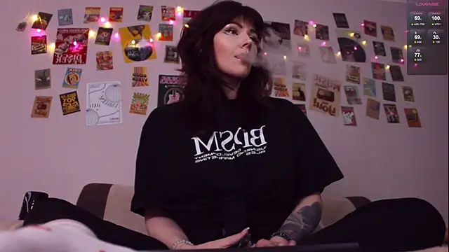 Luna Blake online show from 12-21-25, 12:51