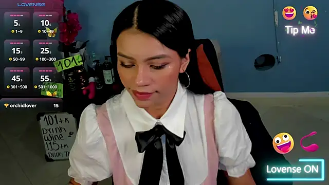 Snapshot of Julia-roberths chatting on 03-21-25, 01:23 Julia-roberths online show from 03-21-25, 01:23