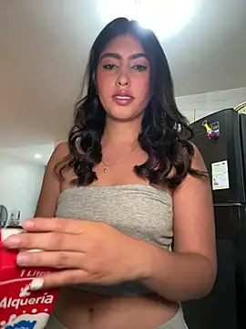 Snapshot of Gaby_zahir_ chatting on 01-31-25, 10:42 Gaby zahir  online show from 01-31-25, 10:42