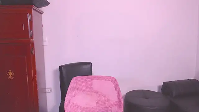 Snapshot of 1eve_rox chatting on 10-15-25, 12:53 1eve rox online show from 10-15-25, 12:53