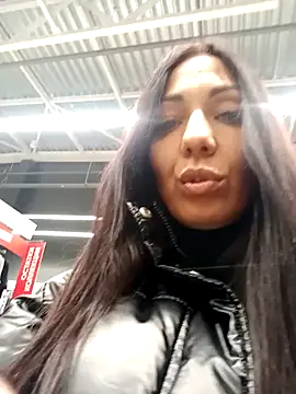 Snapshot of LeticiaWoods chatting on 12-29-24, 04:29 LeticiaWoods online show from 12-29-24, 04:29