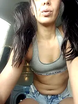 Snapshot of LeticiaWoods chatting on 12-19-24, 08:13 LeticiaWoods online show from 12-19-24, 08:13