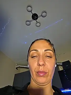 Snapshot of LeticiaWoods chatting on 06-18-26, 11:21 LeticiaWoods online show from 06-18-26, 11:21