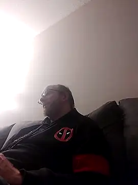 Snapshot of TaylorBlaze chatting on 12-26-24, 01:40 TaylorBlaze online show from 12-26-24, 01:40
