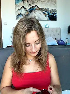 Snapshot of MileySummer chatting on 10-25-25, 10:36 MileySummer online show from 10-25-25, 10:36