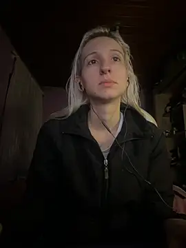 Snapshot of bunnydark00 chatting on 09-12-25, 11:48 bunnydark00 online show from 09-12-25, 11:48