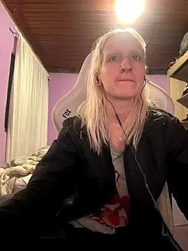 bunnydark00 online show from 11-08-25, 02:37