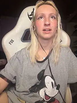 bunnydark00 online show from 11-19-25, 10:21