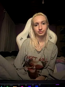 bunnydark00 online show from 10-30-25, 12:31