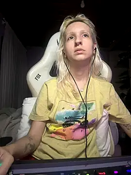 bunnydark00 online show from 11-18-25, 02:05