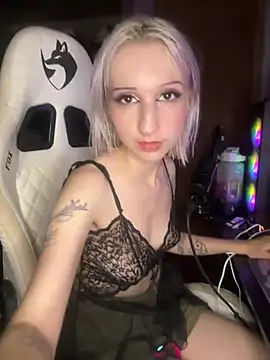 bunnydark00 online show from 04-13-26, 04:49