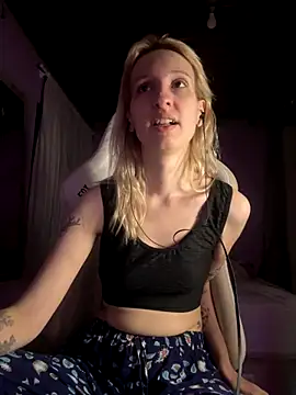 bunnydark00 online show from 12-20-25, 12:35