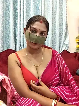 Queen Dolly online show from 02-28-25, 05:37