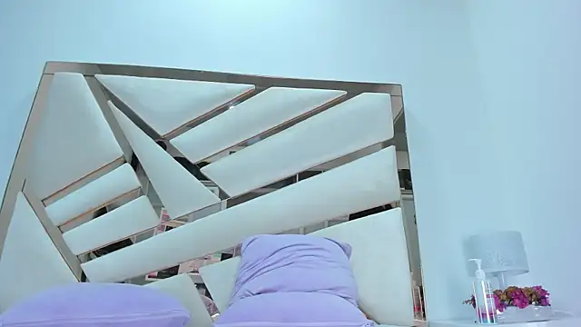 Snapshot of Naughty__Mom chatting on 03-21-25, 08:08 Naughty Mom online show from 03-21-25, 08:08