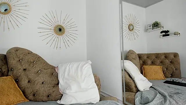 Snapshot of Naughty__Mom chatting on 03-02-25, 06:13 Naughty Mom online show from 03-02-25, 06:13