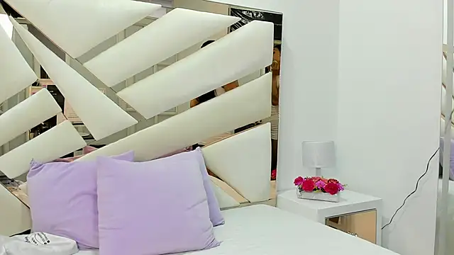 Snapshot of Naughty__Mom chatting on 03-11-25, 09:56 Naughty Mom online show from 03-11-25, 09:56