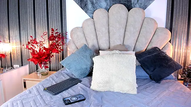 Snapshot of Naughty__Mom chatting on 01-06-26, 12:42 Naughty Mom online show from 01-06-26, 12:42