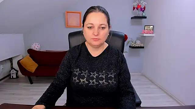 LollaGirl online show from 02-12-26, 04:23