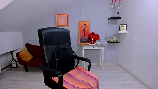 LollaGirl online show from 02-19-26, 04:20