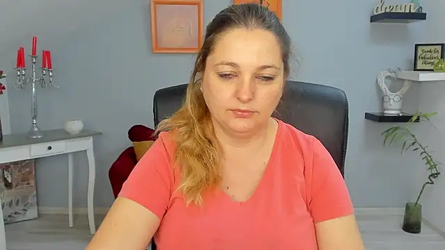 Snapshot of LollaGirl chatting on 03-21-25, 04:17 LollaGirl online show from 03-21-25, 04:17