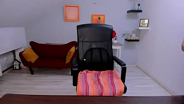 LollaGirl online show from 02-18-26, 04:21