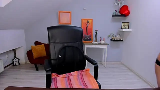 LollaGirl online show from 03-02-26, 04:24