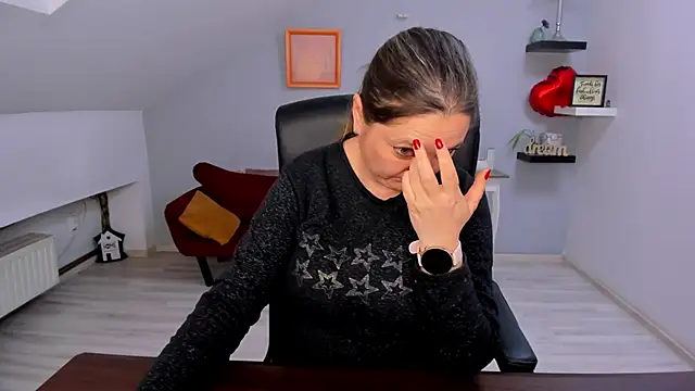 LollaGirl online show from 03-30-26, 03:19