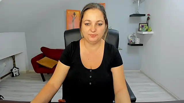 Snapshot of LollaGirl chatting on 10-17-25, 03:21 LollaGirl online show from 10-17-25, 03:21