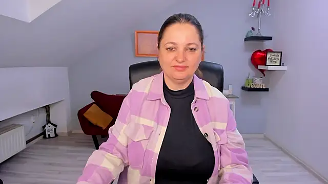 LollaGirl online show from 03-23-26, 04:12