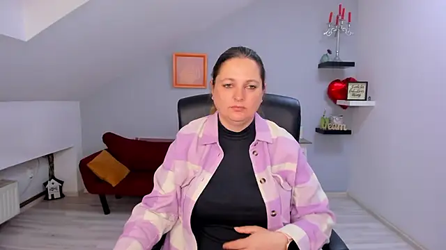 LollaGirl online show from 03-19-26, 04:12