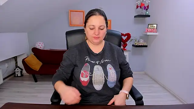 LollaGirl online show from 02-14-26, 04:45