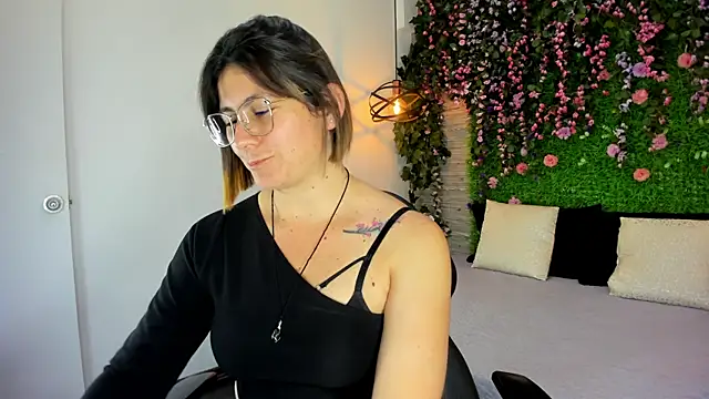 SarahDeyvis online show from 11-28-25, 03:34