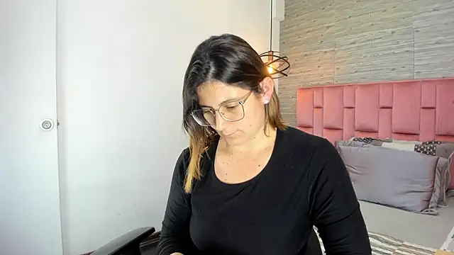 SarahDeyvis online show from 10-23-25, 05:22