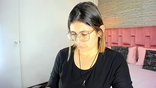 SarahDeyvis online show from 09-18-25, 06:22