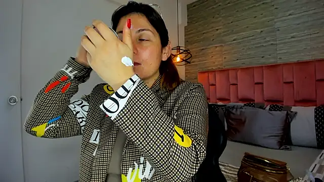 SarahDeyvis online show from 10-29-25, 01:10