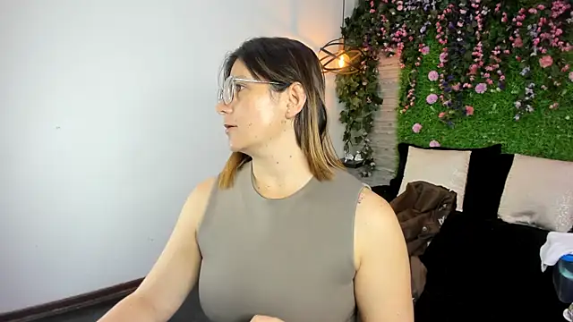 SarahDeyvis online show from 11-12-25, 01:04